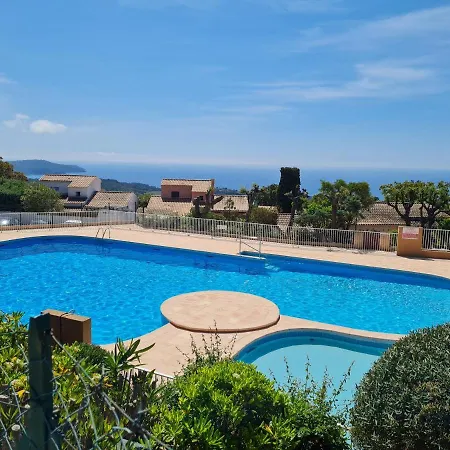 Daire Bel Au Calme Avec Terrasse Apercu Mer, Jardinet Et Piscine *