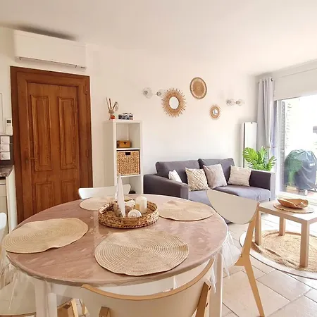 Daire Bel Au Calme Avec Terrasse Apercu Mer, Jardinet Et Piscine *